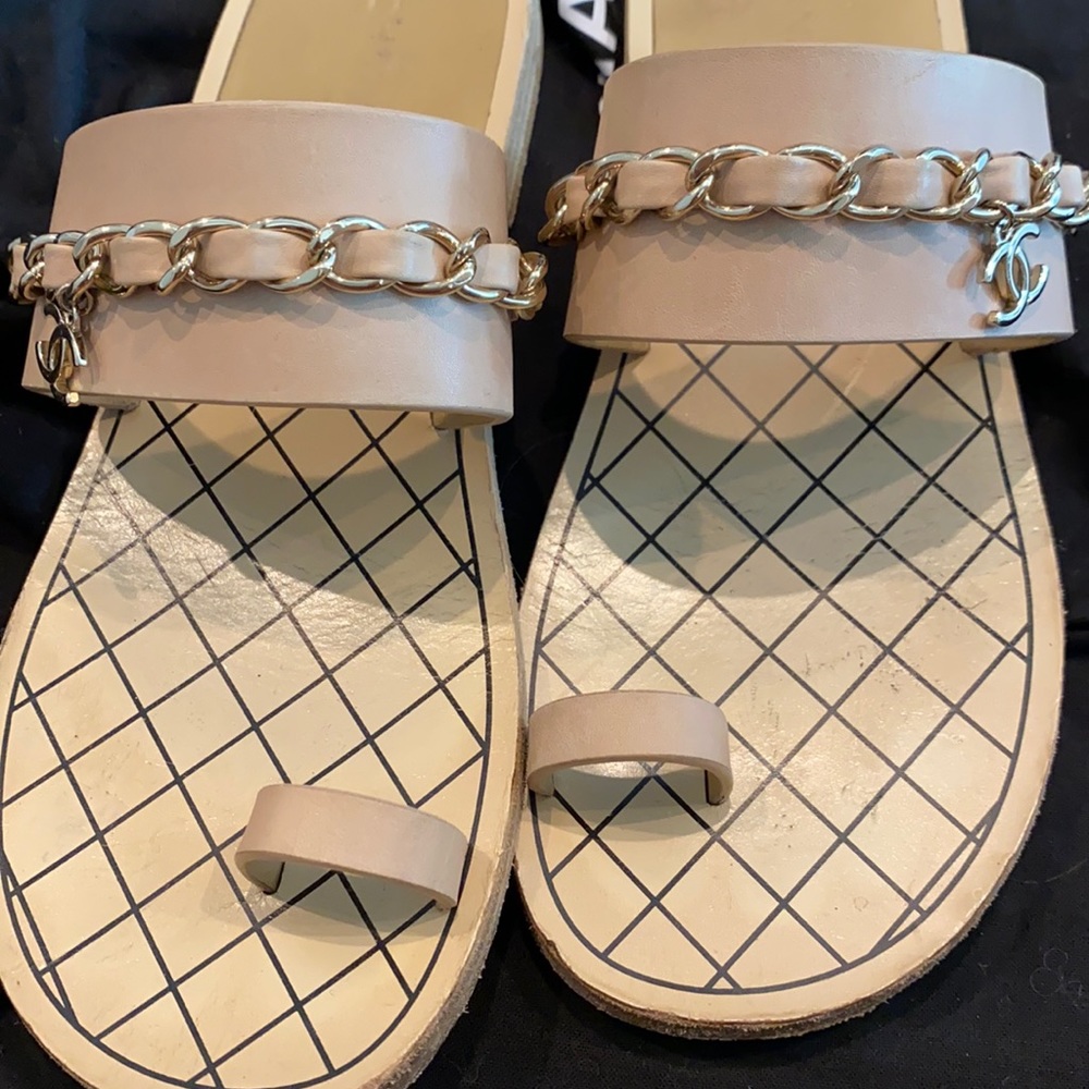 Authentic Chanel Calfskin Toe ring Sandals 37 - Picture 3 of 5